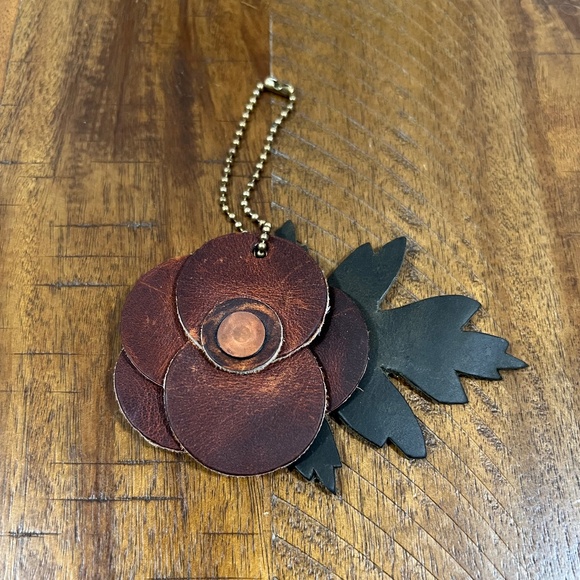 Kmm & Co. Accessories - EUC KMM&Co Special Edition Rose/Leaf Leather Purse Charm